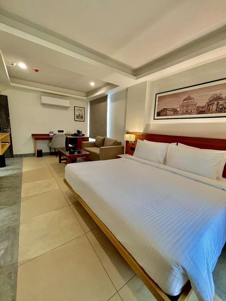 Best Western Maharani Bagh New Delhi Room photo