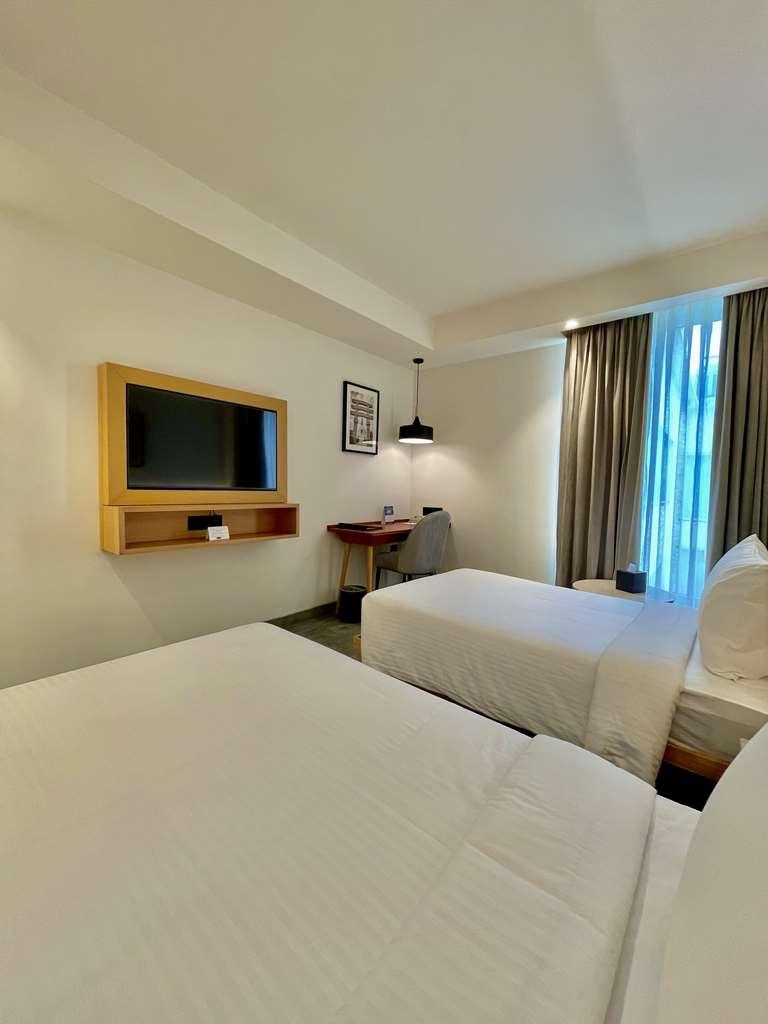 Best Western Maharani Bagh New Delhi Room photo
