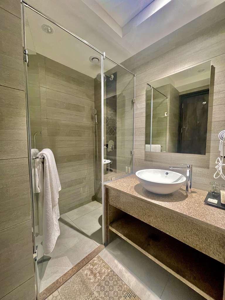 Best Western Maharani Bagh New Delhi Room photo