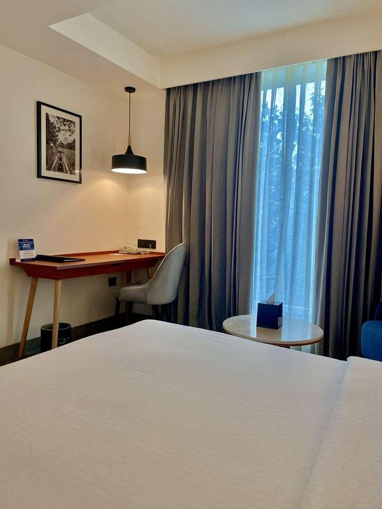 Best Western Maharani Bagh New Delhi Room photo