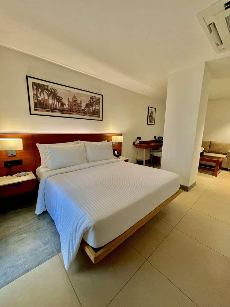 Best Western Maharani Bagh New Delhi Room photo